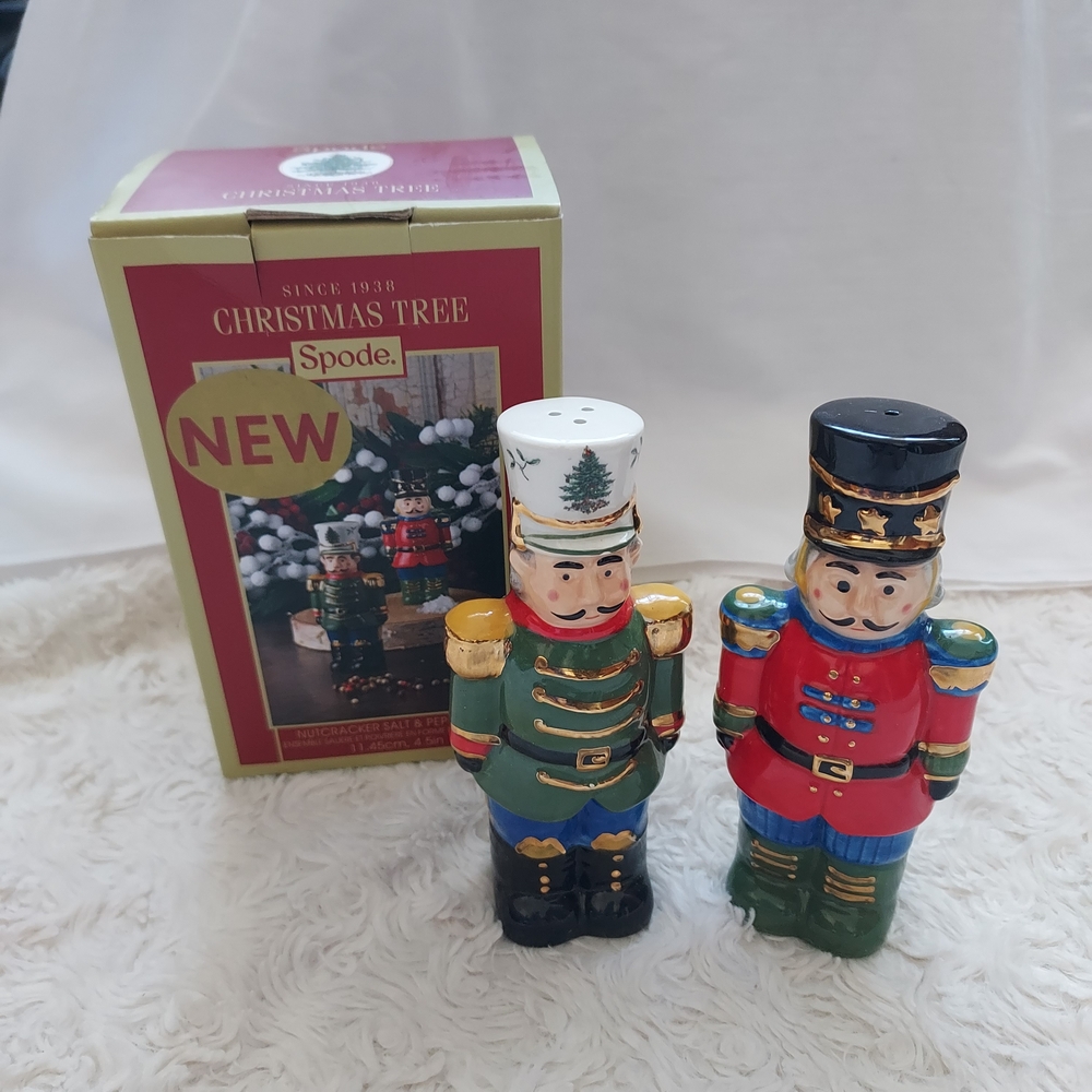 Spode Christmas Tree Nutcracker Salt & Pepper Shaker Set Festive Table Setting